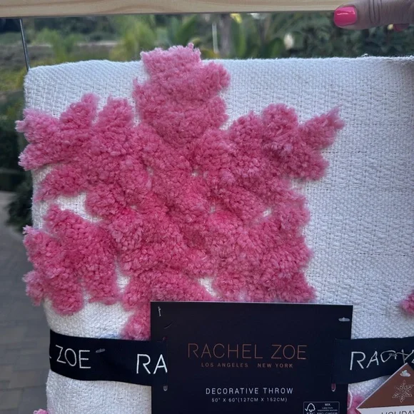 Rachel Zoe plush hot pink snowflake oversize blanket tik tok viral blanket - Picture 2 of 6